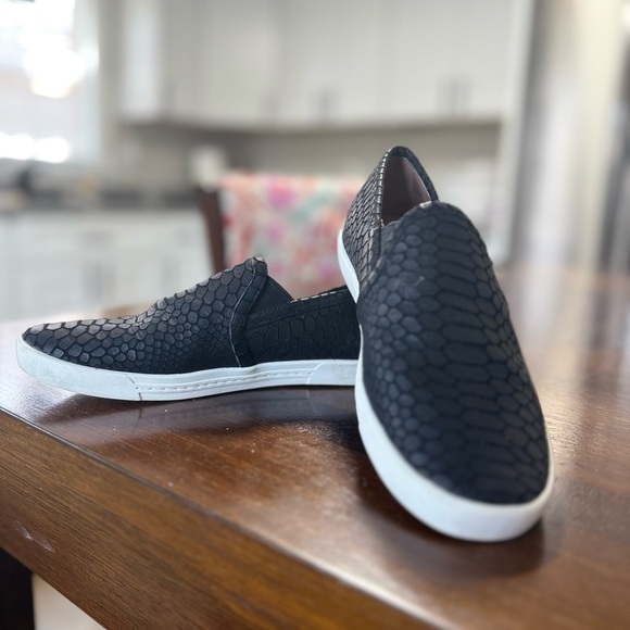 NEW Joie Black Embossed Leather Slip-On Sneakers SIZE 4 - Picture 3 of 4